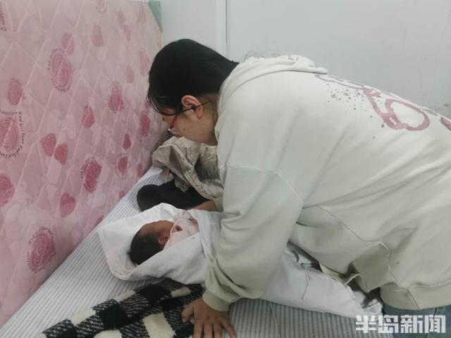 孩子刚出生离家出走(孩子出生十五天母亲离家出走)(图2)