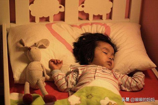孩子抱存钱罐离家出走(女人抱孩子离家出走)(图6)