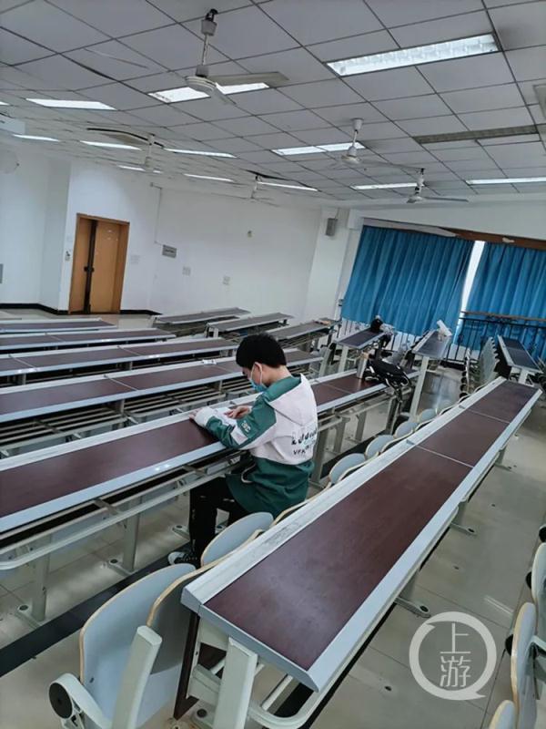 男生不上学了干什么好(17岁不上学了能干什么工作)(图2)