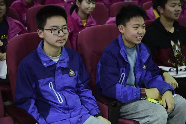 如何告诫孩子不要早恋(劝孩子不要早恋的话)(图3)
