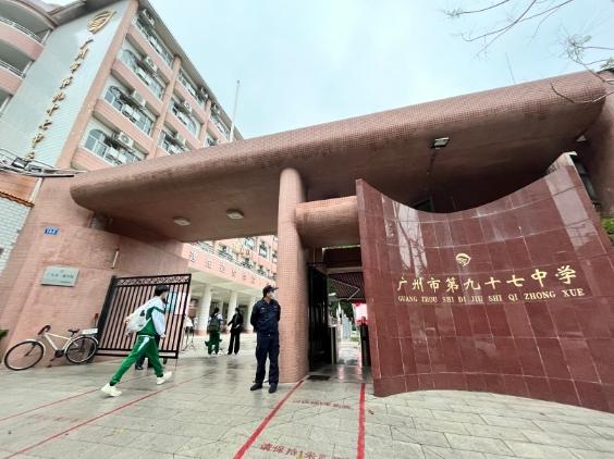 高三不上学在家自学(不上学在家自学能参加中考吗)(图1)