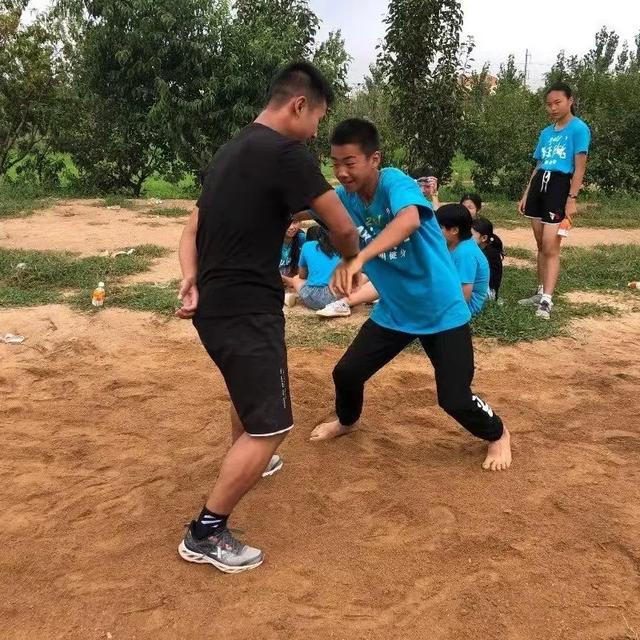 手机瘾大的男孩怎么办(12岁男孩偷玩手机应该怎么办)(图7)