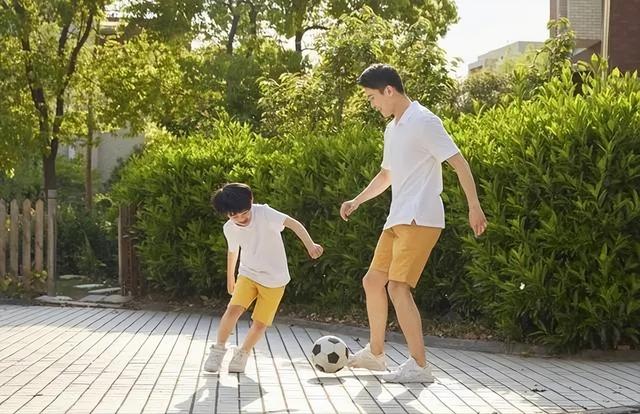 男孩子叛逆期怎么教(12岁男孩子叛逆期怎么教育)(图1)