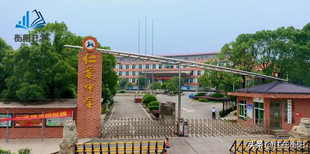 初中全封闭式学校(初中有全封闭式学校)(图1)